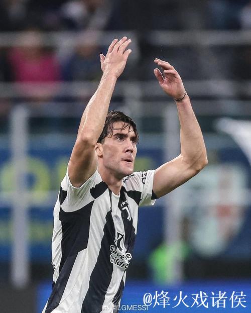 西媒：尤文、法兰克福以及斯图加特询价皇社中场