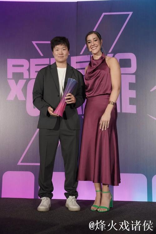 表彰体育精神!西班牙媒体为何冰娇颁发纪念奖杯 表彰体育精神!西班牙媒体为何冰娇颁发纪念奖杯